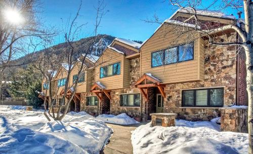 Downtown Aspen Condominiums - image 7