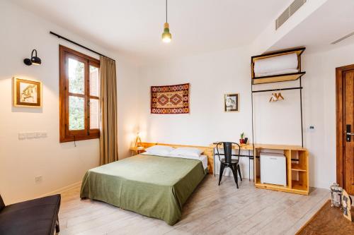 Superior Double or Twin Room with City View image 2