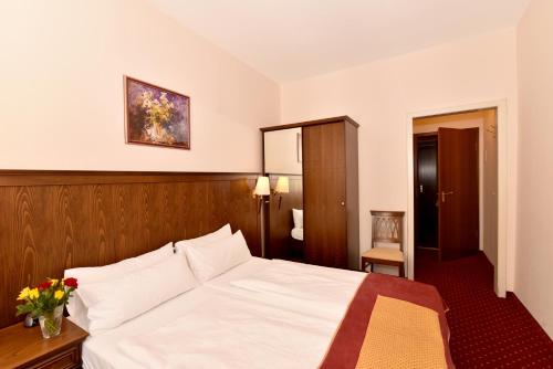 2 twin beds