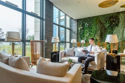 Pub/Lounge, Jinling Grand Hotel Nanchang China in Qingshanhu