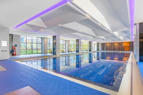 Úszómedence, Jinling Grand Hotel Nanchang China in Qingshanhu