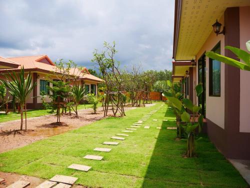 Tinna Resort in Lahan Sai