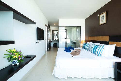 room detail thumbnail 1