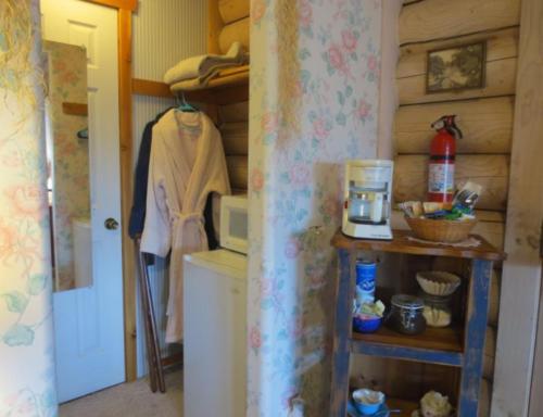 Country Garden Studio - main image