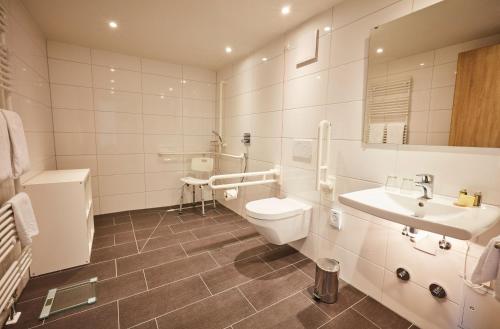 Bathroom, Vital Hotel an der Therme GmbH in Bad Windsheim