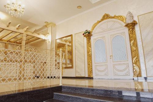Ritsa Hall - image 5