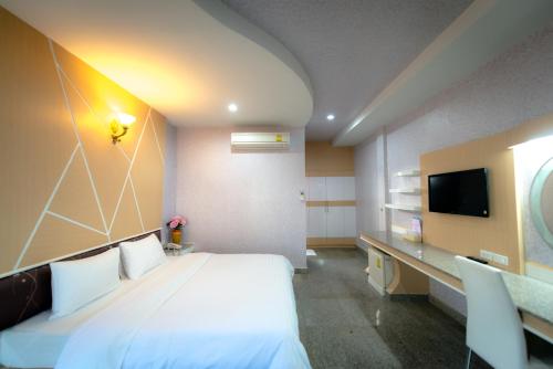 Martina Hotel Surin