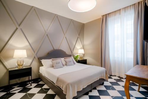 Deseo Home, Rom