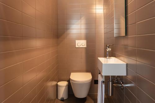 EMA House Serviced Apartments Superior Downtown - image 9