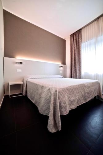 Centrale Hotel - image 2