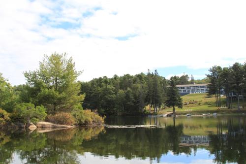 Beach Cove Waterfront Inn - image 2
