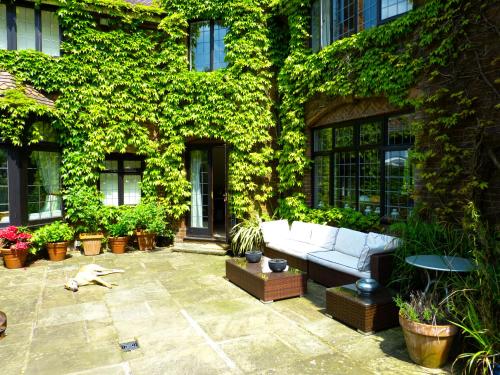 The Limes Country House with Heated Pool & Hot Tub in Great Missenden
