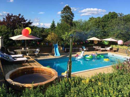 The Limes Country House with Heated Pool & Hot Tub in Great Missenden