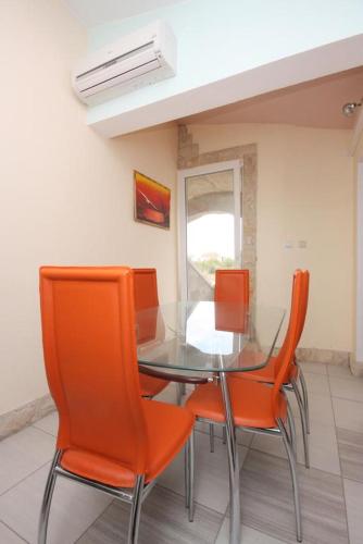 Apartments with a swimming pool Podgradina Novigrad - 6198 - image 6