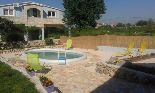 Apartments with a swimming pool Podgradina Novigrad - 6198