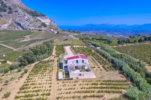 Villa Bonifato vista sulle campagne e sul mare siciliano alloggio per uso turistico