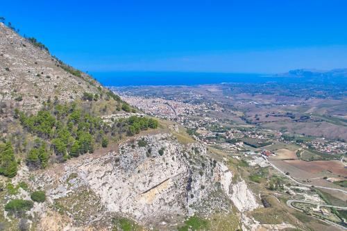 Villa Bonifato vista sulle campagne e sul mare siciliano alloggio per uso turistico