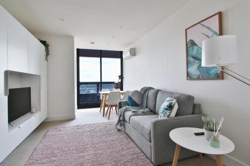 Luxurious and Chic 2BR Apartment in Melbourne CBD