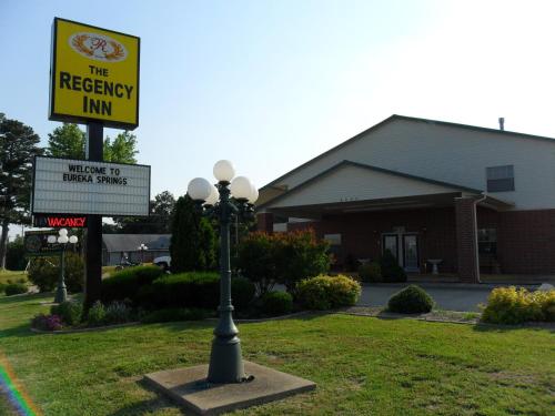 Regency Inn Eureka Springs - 출입구