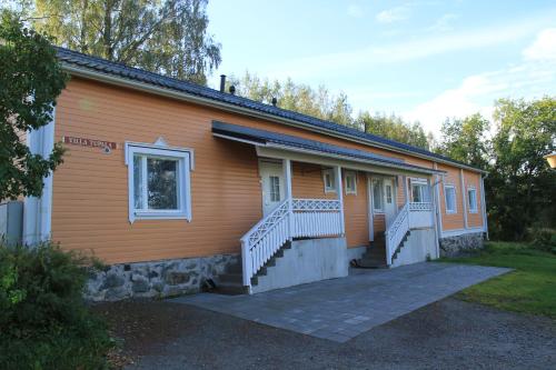 Twin Room with Shared Bathroom - Hostel building