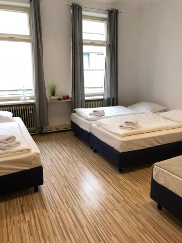 4 twin beds