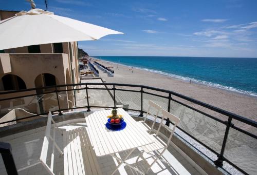 One-Bedroom Apartment with Terrace and Beach Access