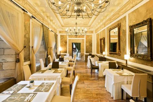 餐廳, Abba Palacio de Hotel Sonanes in 比利亞卡列多 