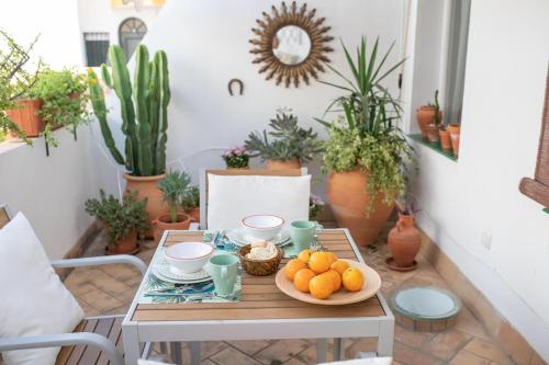 Cosy Apartment with Terrace in the Centre of Seville, Siviglia