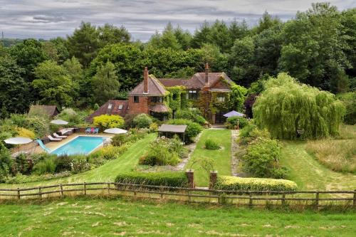 The Limes Country House with Heated Pool & Hot Tub, Great Missenden