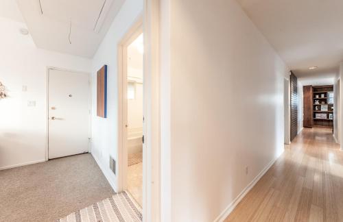 Kid Friendly Hotels Near The Ritz Carlton Marina Del Rey Short Walk To Abbot Kinney Marina And Beach Venice California