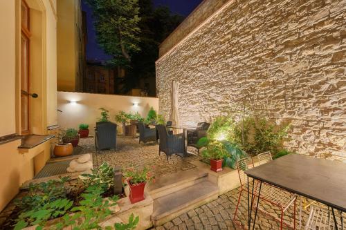 Hunger Wall Residence - image 6
