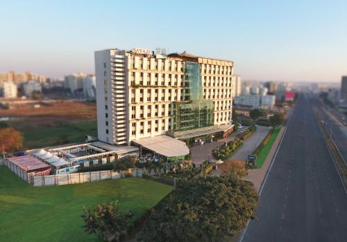 Sayaji Pune, Pune