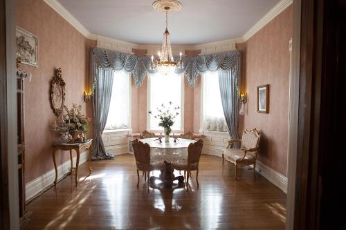 ALEXANDER MANSION HISTORIC BED AND BREAKFAST - ADULT ONLY in Winona (MN)