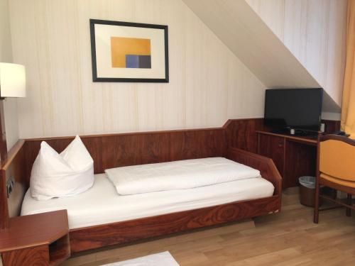 Hotel-Restaurant und Gastehaus Lowen 3.2km von Gingen an der Fils entfernt