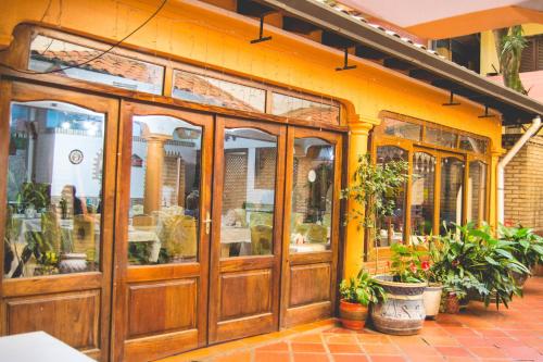 Facilities, Hotel & Restaurante Guarania in Ciudad del este