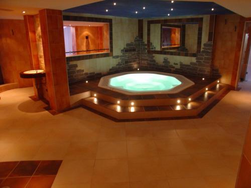Hotel Europa Guest House - image 5