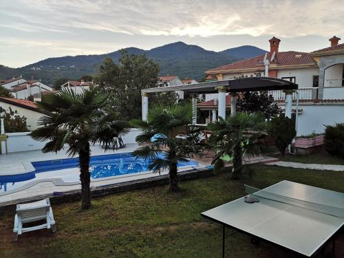 สระว่ายน้ำ, Pobri in โปบรี