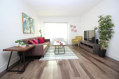 Los Angeles Deluxe Suites | Free Parking | 2BR&2BT