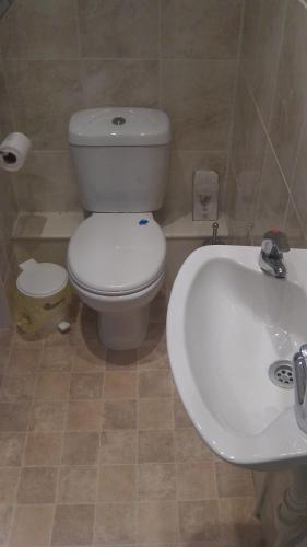 Double Room image 3