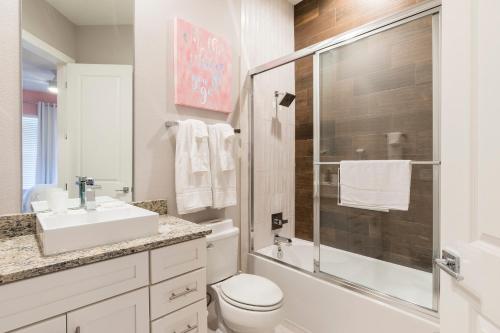 5 BR 6 Full BA Villa 5 min to Disney BBQ & Hot Tub - image 9