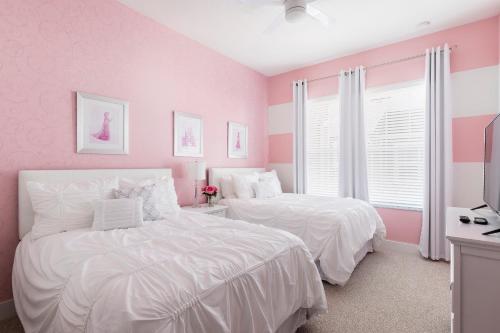 5 BR 6 Full BA Villa 5 min to Disney BBQ & Hot Tub - image 7