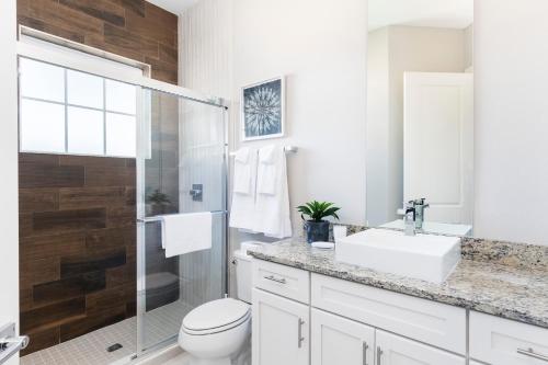 5 BR 6 Full BA Villa 5 min to Disney BBQ & Hot Tub - image 12