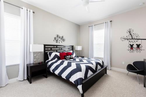 5 BR 6 Full BA Villa 5 min to Disney BBQ & Hot Tub - main image