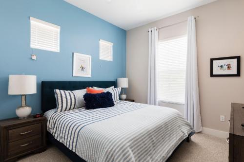 5 BR 6 Full BA Villa 5 min to Disney BBQ & Hot Tub - image 11