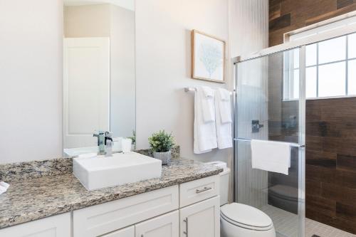 5 BR 6 Full BA Villa 5 min to Disney BBQ & Hot Tub - image 11