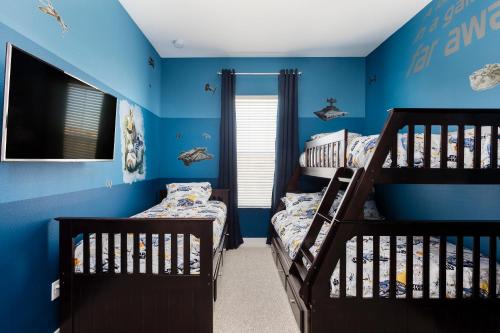 5 BR 6 Full BA Villa 5 min to Disney BBQ & Hot Tub - image 14