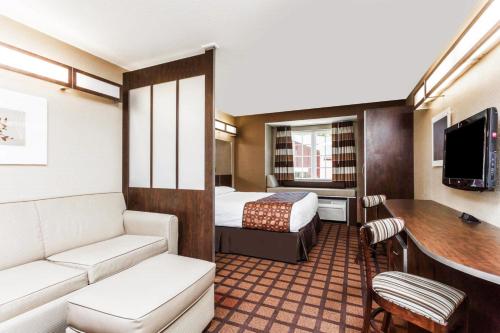 King Suite - Non-Smoking