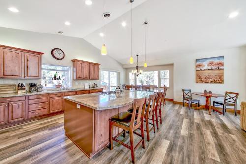 Tahoe Retreat in the Pines - image 2