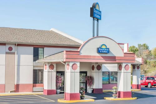 Days Inn & Suites by Wyndham Youngstown / Girard Ohio - Hotel - Girard