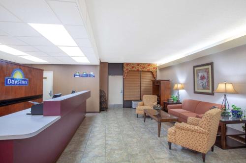 Days Inn by Wyndham Statesboro